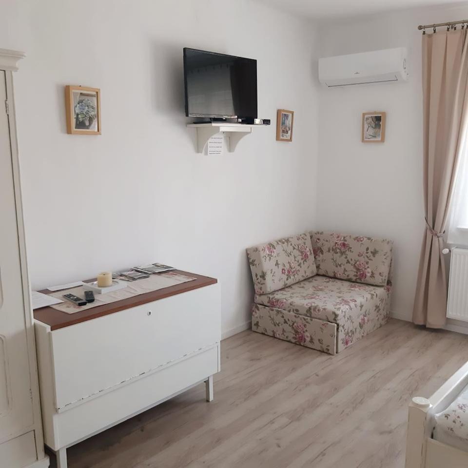 Edina Vintage Vendeghaz Apartment Mosonmagyarovar Exterior photo